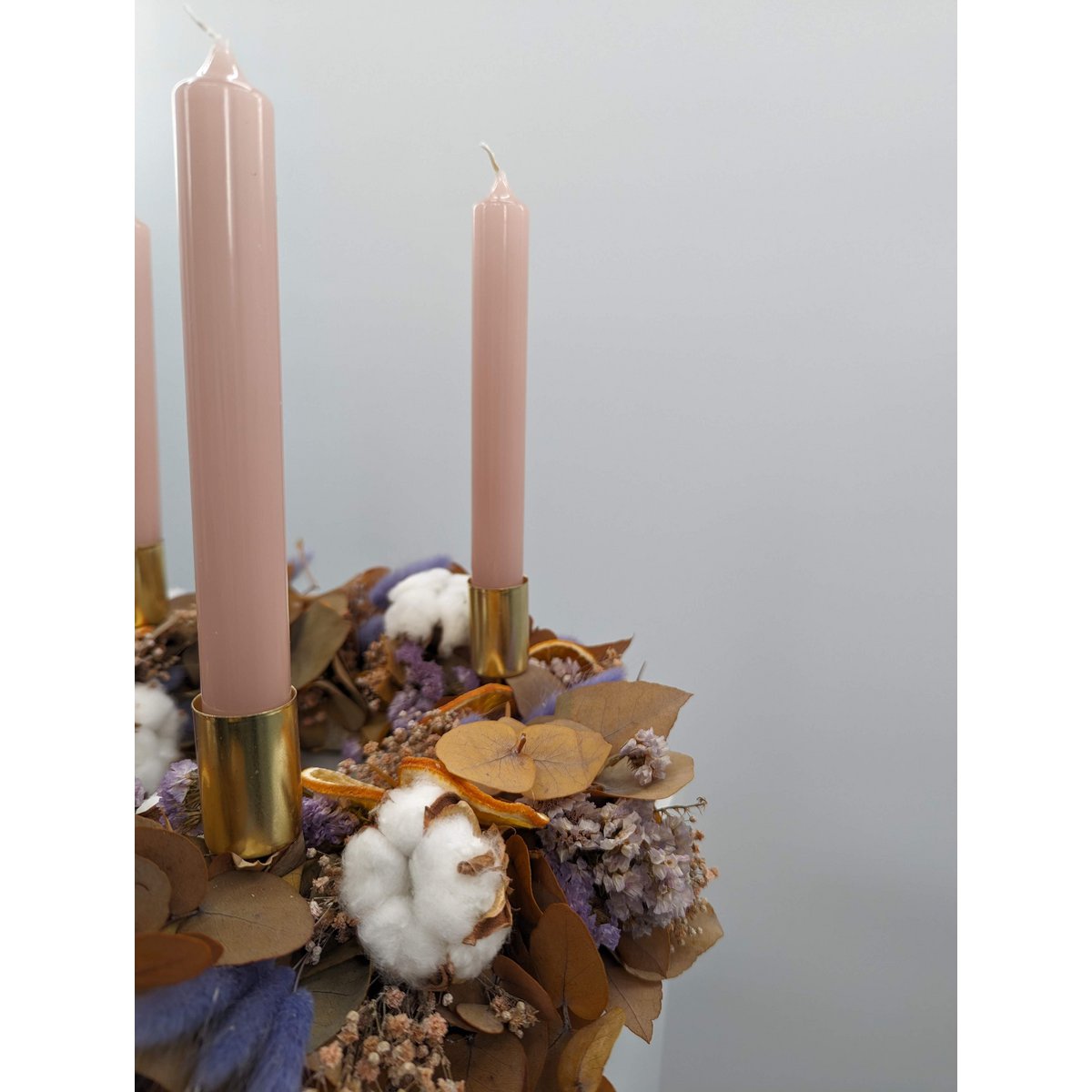 Herbstlicher Zauber: Dein Trockenblumen-Adventskranz in Braun-Lila