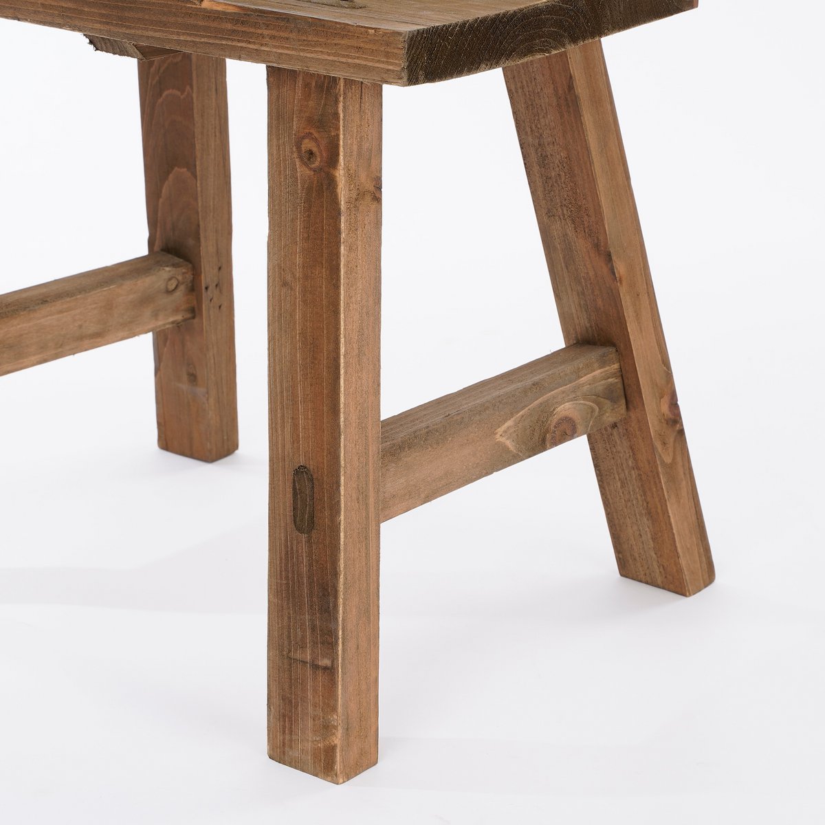 Mutiger Holzhocker – L38 x B29 x H34 cm – recyceltes Holz – Braun