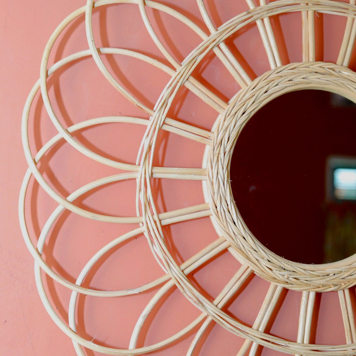 Rattanspiegel 58 cm | Handgefertigter Boho-Wandspiegel MAGUWO