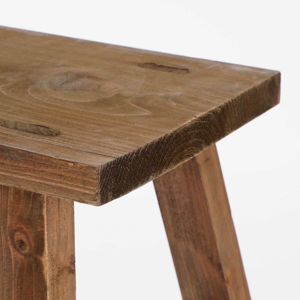 Mutiger Holzhocker – L38 x B29 x H34 cm – recyceltes Holz – Braun