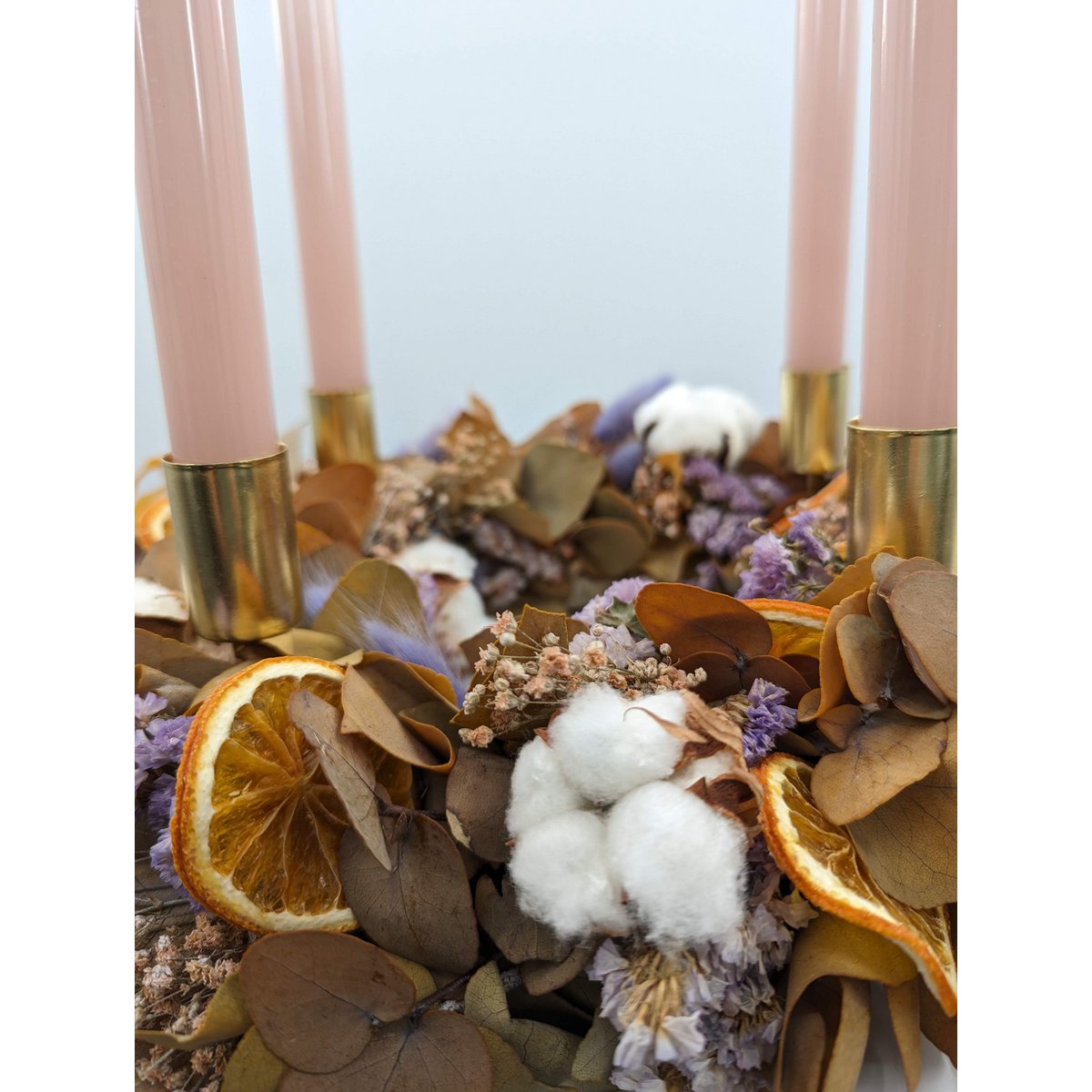 Herbstlicher Zauber: Dein Trockenblumen-Adventskranz in Braun-Lila