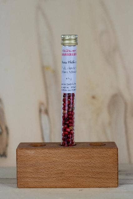 Rosa Pfefferbeeren ganz