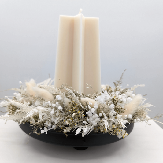 Silberne Festlichkeit: Trockenblumen-Adventskranz in Weiß und Silber